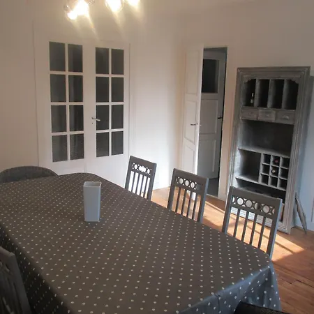 Agréable, Jardin, Toute équipée, Proche Du Marché, à 300m