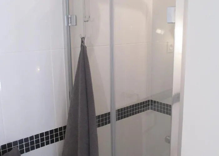 Agréable, Jardin, Toute équipée, Proche Du Marché, à 300m