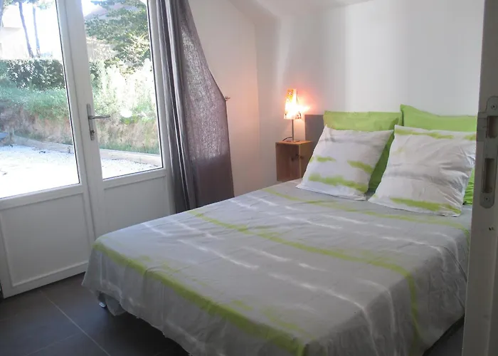 Agréable, Jardin, Toute équipée, Proche Du Marché, à 300m *