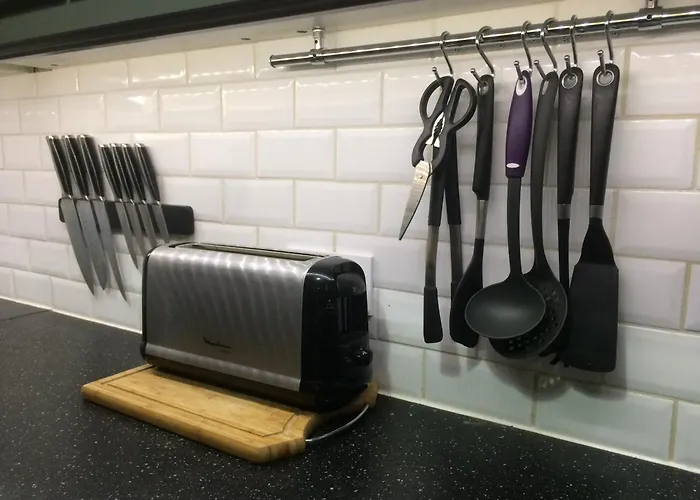 Agréable, Jardin, Toute équipée, Proche Du Marché, à 300m